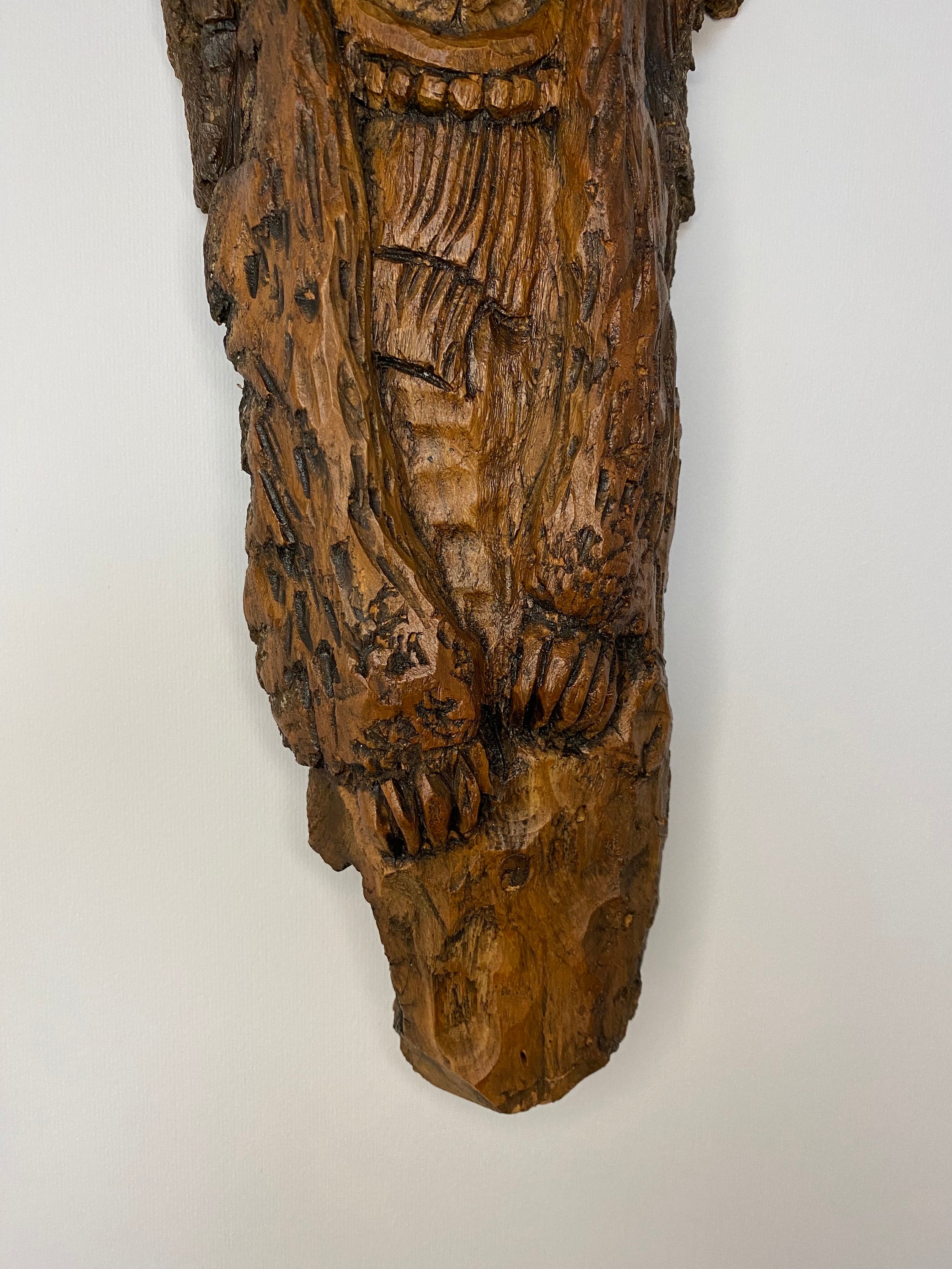 Wooden Indian Head With Stuffed Bear Sculpture, Wood Carving