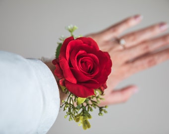 wrist corsage, corsage, white wrist corsage, artificial wrist corsage, boho wedding, rustic flowers, white roses corsage, wedding corsage