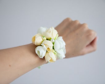 Cream corsage, wrist corsage, cream wrist corsage, rose corsage, boho wedding, rustic flowers, prom corsage, wedding corsage