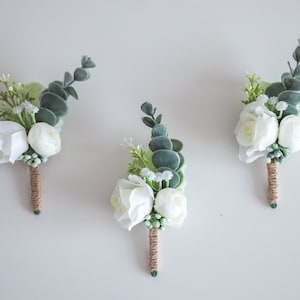 Boho buttonhole, white roses buttonhole, artificial buttonhole, delicate buttonhole, boho wedding, rustic buttonhole, groom&#39;s buttonhole