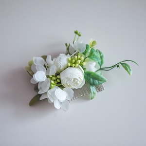 White flower hair comb, bridal flower hair comb, bridal bridesmaid hair comb, floral hair pin, floral hair clip, flower hair comb
