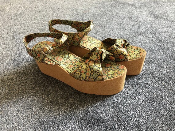 1970's Cork Platform sandels with floral lame fabr