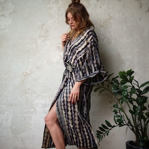 Boho chic: Elegancka sukienka kimono w stylu batiku • Szlafrok typu kimono w stylu boho • Sukienka festiwalowa • Odzież zgodna z zasadami zrównoważonego rozwoju