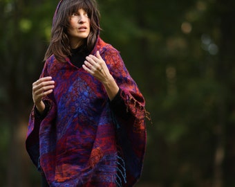 Colorful feel-good poncho: cozy comfort for cold days - hooded poncho - unisex cape - festival poncho