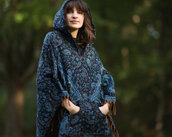 Kleurrijke feel-good poncho: behaaglijk comfort voor koude dagen - poncho met capuchon - unisex cape - festivalponcho