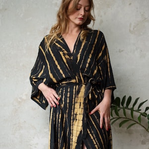 Boho chic: Elegancka sukienka kimono w stylu batiku • Szlafrok typu kimono w stylu boho • Sukienka festiwalowa • Odzież zgodna z zasadami zrównoważonego rozwoju