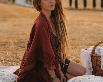 Eleganter Tribal Poncho: Boho-Chic trifft auf Handwerkskunst - Stylischer langer Poncho - Nomade Festival.