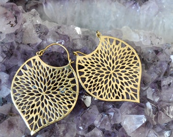 Leaf shape earring. Star shape earring. Bohemian earring. Brass jewellry. Christmas jewelry.