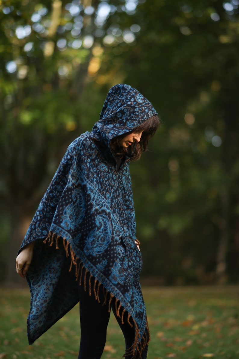 Poncho de bien-être coloré : confort douillet pour les journées froides poncho à capuche cape unisexe poncho de festival image 2