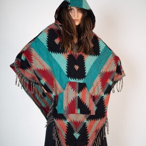 Poncho de bien-être coloré : confort douillet pour les journées froides poncho à capuche cape unisexe poncho de festival Native-Color