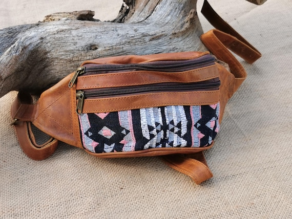 Stylische Bauchtasche - Festival Hip Bag - Gürteltasche mit verstellbarem Riemen - Crossbody Tasche Unisex - Hüfttasche aus Leder