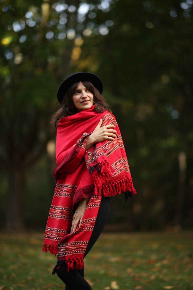 Wool scarf. Stole. Rug. Bohemian scarf. Ethnic scarf. Beige scrarf Red