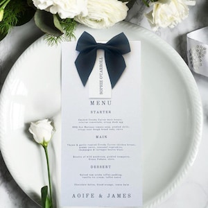 Menu weselne i karta miejsc - minimalistyczny klasyczny luksusowy design z czarną kokardą Karty z imionami gości weselnych Menu Spersonalizowana papeteria ślubna