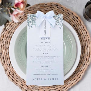 Menú de boda y tarjeta de lugar: diseño de eucalipto con lazo blanco, tarjetas con nombres para invitados a la boda, menú, vegetación de boda personalizada