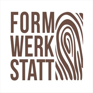 K&ouml;nnte beinhalten: Braunes Grafikdesign mit dem Text "FORMWERKSTATT" und einem stilisierten Fingerabdruckdesign.