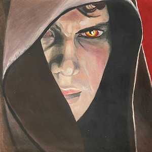 Op de afbeelding: Gedetailleerd portret van een persoon met intense ogen, gedeeltelijk bedekt door een donkere capuchon. Het kunstwerk heeft een rode achtergrond en richt zich op het gezicht van het onderwerp, met dramatisch gebruik van licht en schaduw.