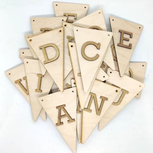 Banderines de madera, ¡perfectos para poner nombres a los dormitorios o para celebrar las festividades!