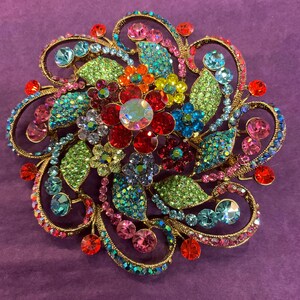 英国ヴィンテージ B＆W バトラー＆ウィルソン カタツムリブローチ ヴィンテージ Vintage Butler and Wilson Crystal Flower Brooch, Rainbow