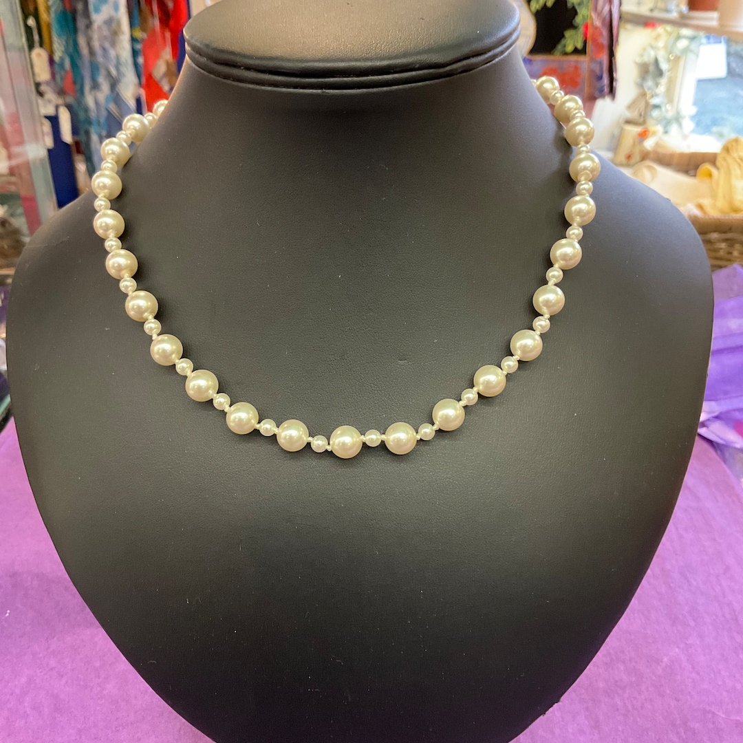 Vintage Classic 1950s Ivory Faux Pearl Necklace, Hand