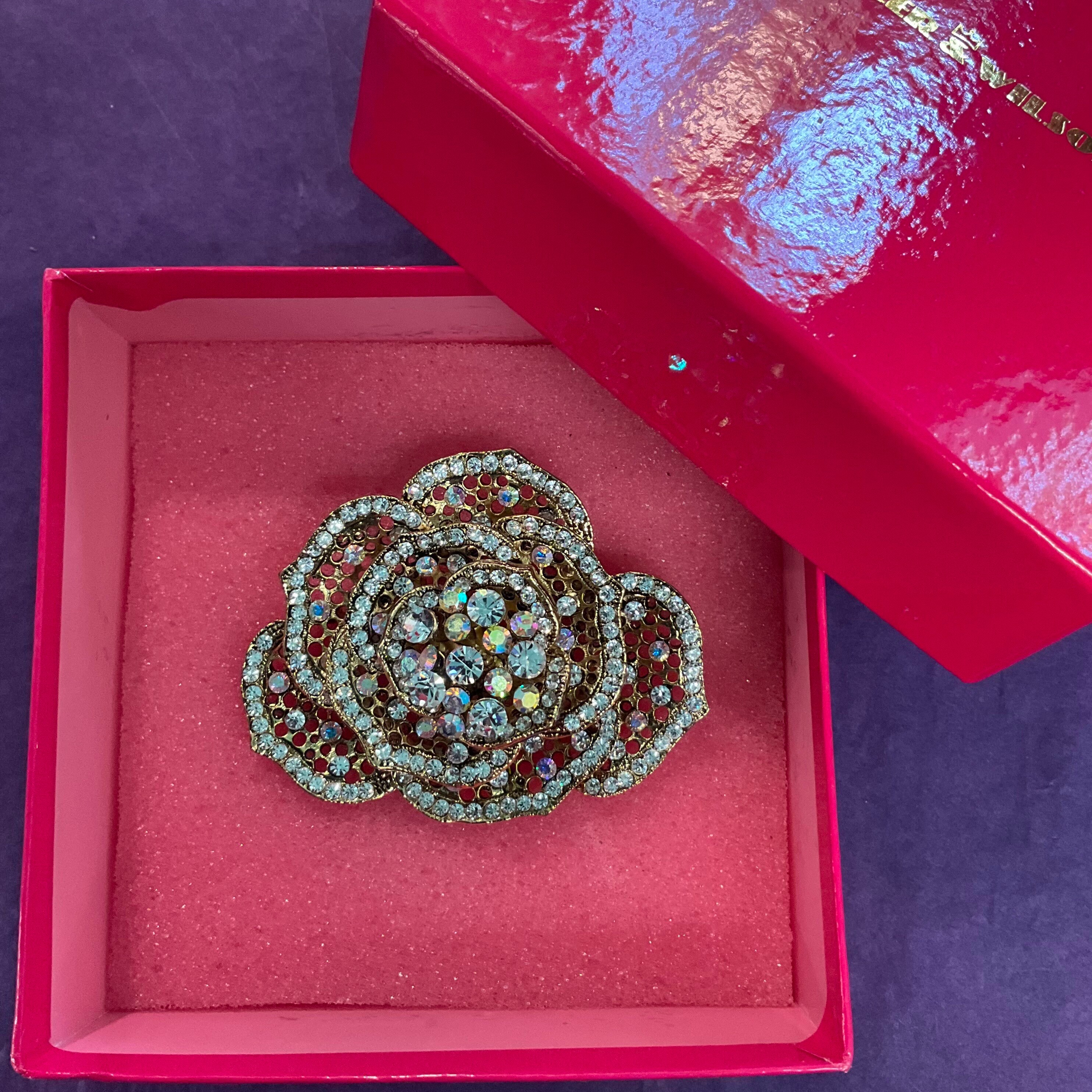 バトラーアンドウィルソン BUTLER&WILSON ブローチ オーロラストーン Vintage Butler and Wilson Aurora Borealis Crystal Rose Brooch