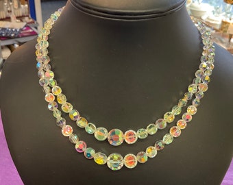 Collier de perles de cristal Ernest Jones arc-en-ciel boréal des années 1950/60, rarement utilisé dans une boîte originale de mariage, de bal de promo, de cadeaux pour elle