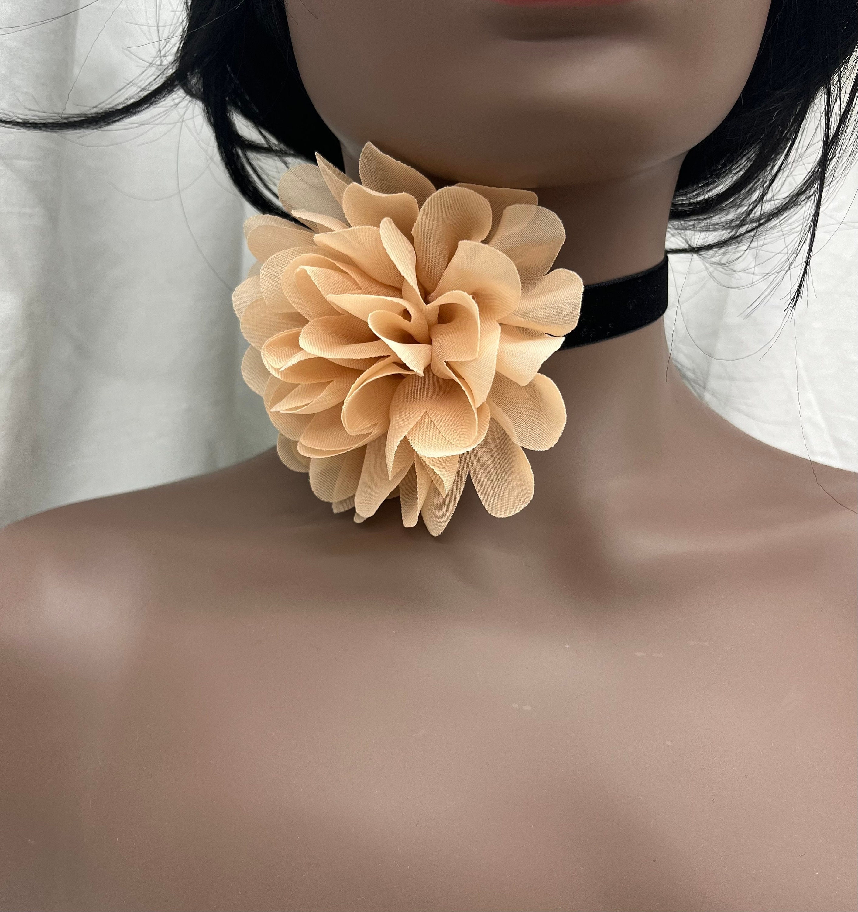 Big flower best sale choker
