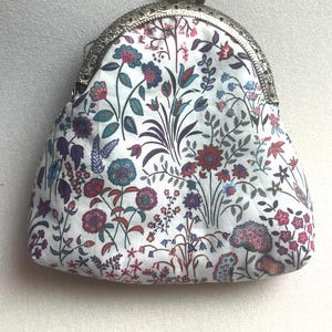 Bolsa com fecho de beijo Liberty London, porta-moedas/cartões, feita à mão no Reino Unido