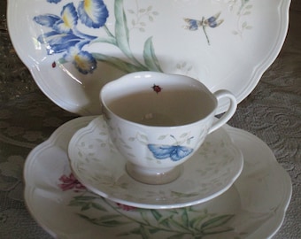 Lenox "Butterfly Meadow" 4-Piece Dinnerware Set, Lovely Springtime China!