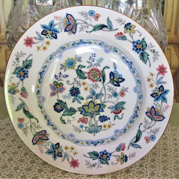 Vintage Andrea by Sadek 10 1/2" Jacobean Pattern Plate, Excellent Condition!