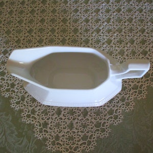 New Listing Vintage Johnson Bros. Heritage White Gravy Boat & Underplate Relish Tray, Excellent Condition image 7