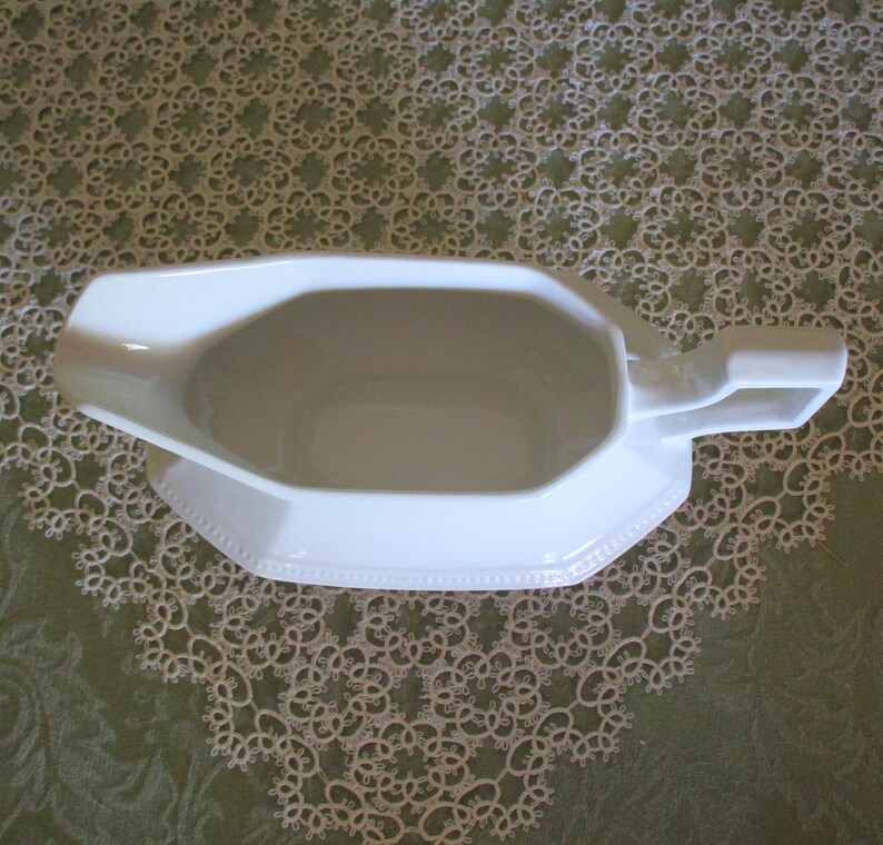 New Listing Vintage Johnson Bros. Heritage White Gravy Boat & Underplate Relish Tray, Excellent Condition image 7