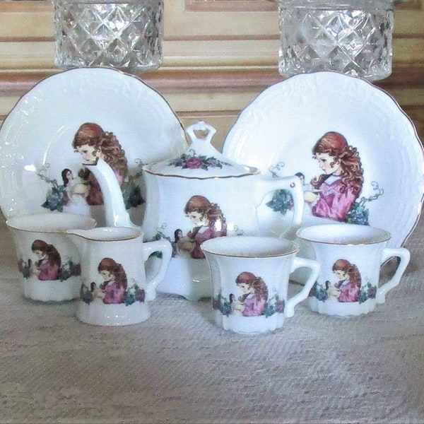 Vintage Reutter Porzellan United Federation of Doll Clubs Miniature Tea Set for 2, Excellent Condition!