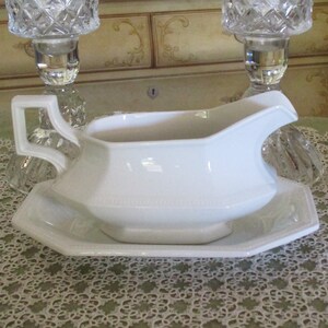 New Listing Vintage Johnson Bros. Heritage White Gravy Boat & Underplate Relish Tray, Excellent Condition image 3