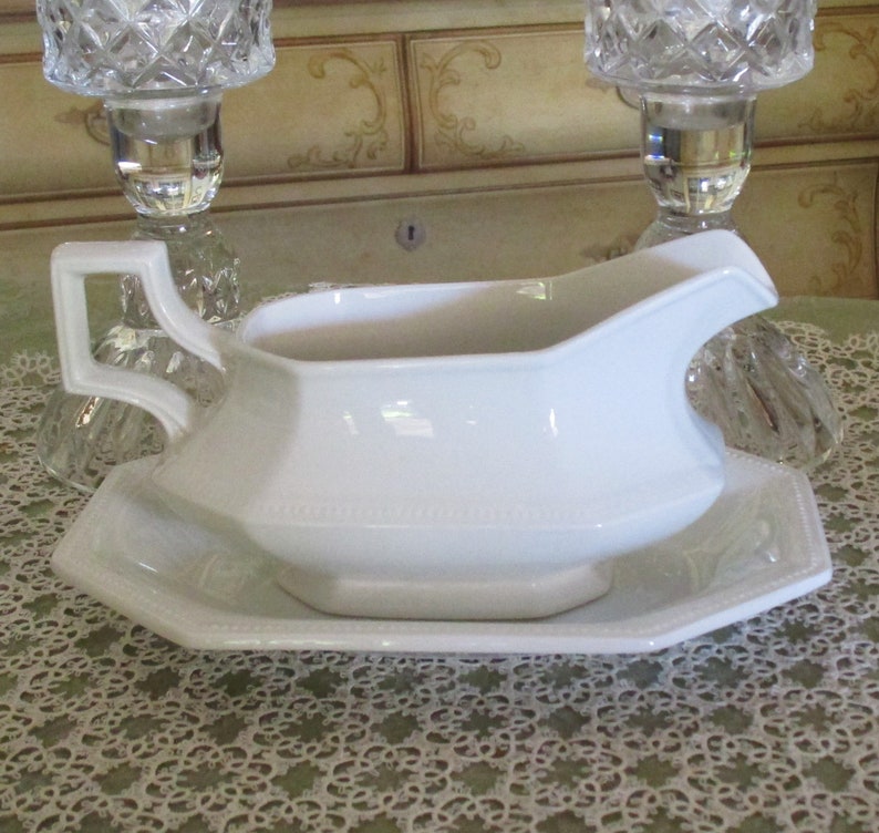 New Listing Vintage Johnson Bros. Heritage White Gravy Boat & Underplate Relish Tray, Excellent Condition image 3