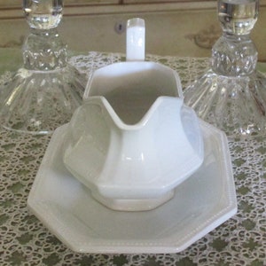 New Listing Vintage Johnson Bros. Heritage White Gravy Boat & Underplate Relish Tray, Excellent Condition image 2