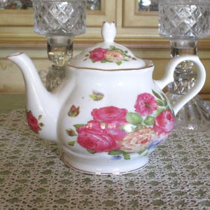 Vintage Gracie China Sandra&#39;s Rose Variation Full Size Tea Pot, Lovely Gift, Excellent Condition!