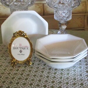 New Listing Vintage Johnson Bros. Heritage White Gravy Boat & Underplate Relish Tray, Excellent Condition image 9