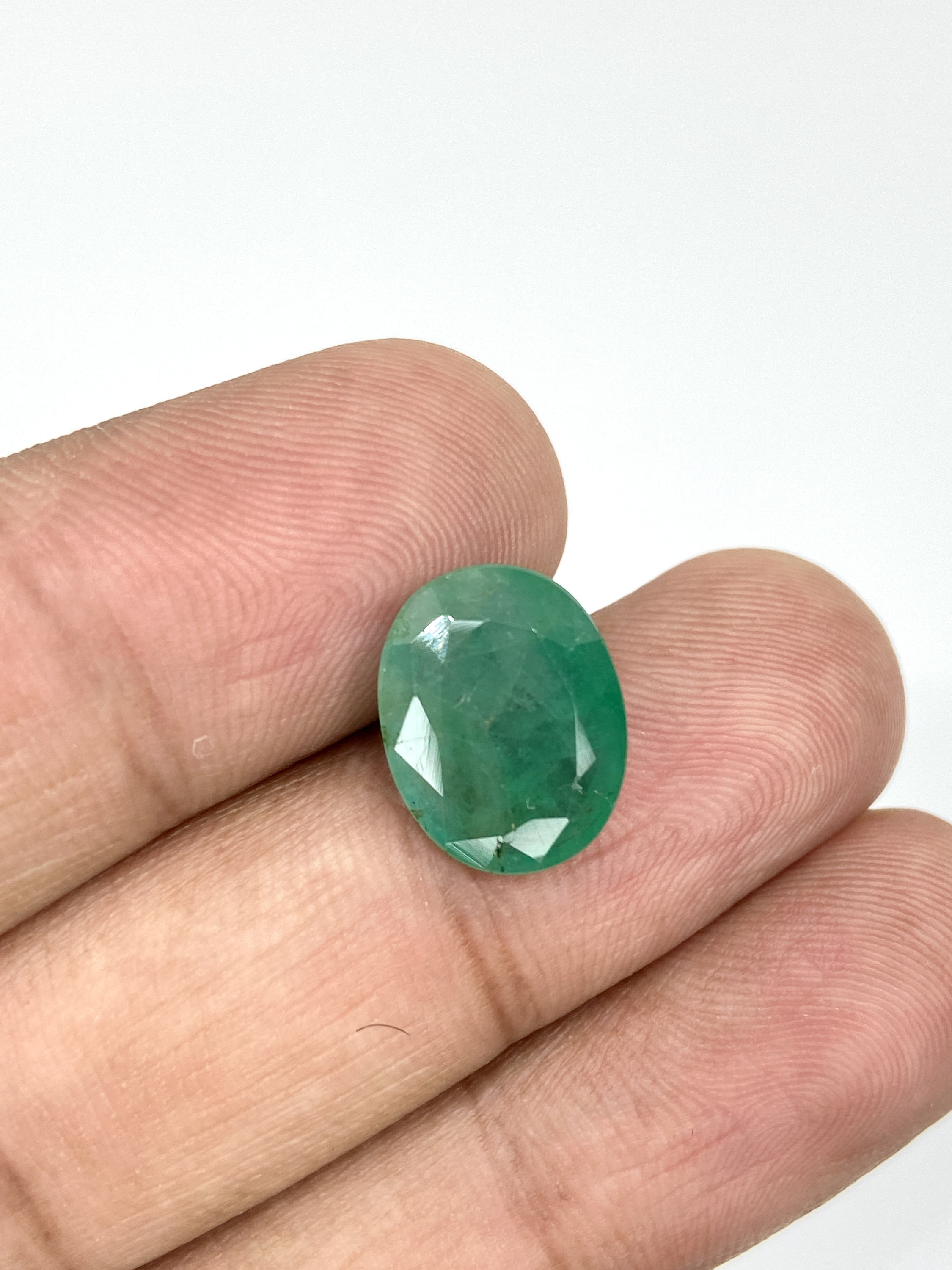ミーメ　天然石 6 Carat Natural Cloudy Green Emerald Oval Stone From Zambia