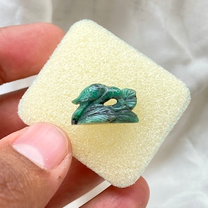 Hand Carved Zambian Emerald Bird Idol: Antique Jewelry Making (13.0 Cts)