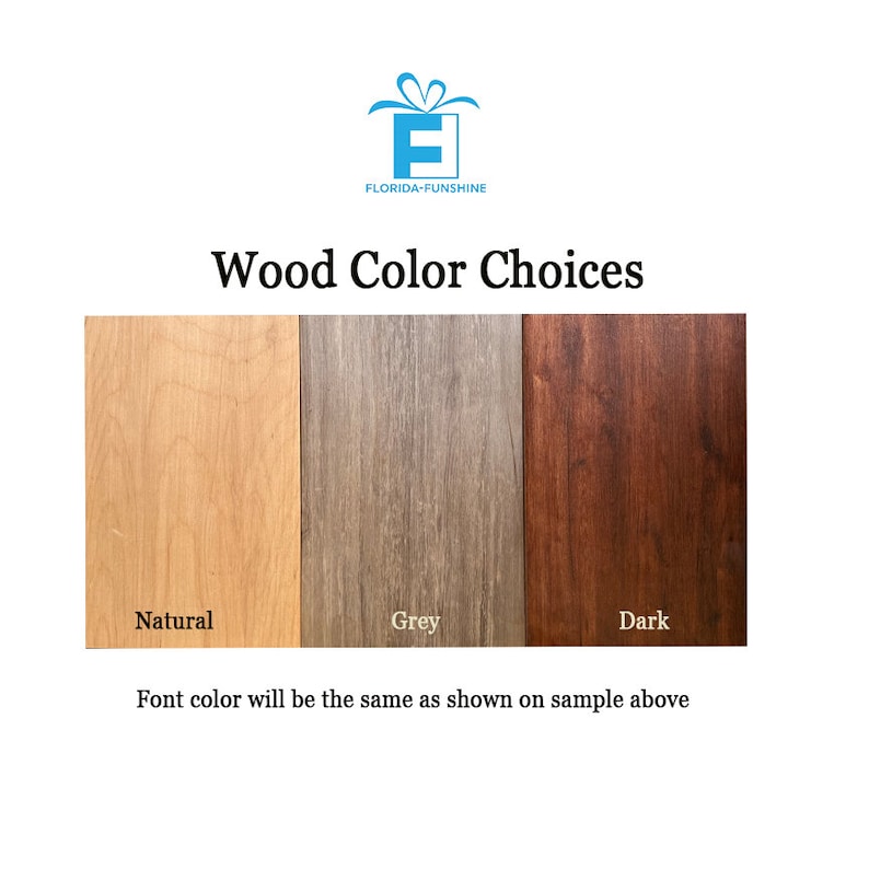 Pode incluir: Tr&ecirc;s amostras de madeira mostrando diferentes cores de madeira: natural, cinza e escuro. O texto "Wood Color Choices" est&aacute; acima das amostras. O texto "Font color will be the same as shown on sample above" est&aacute; abaixo das amostras.