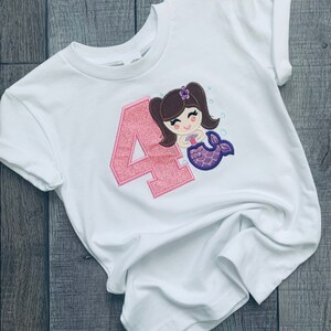 Meerjungfrau Vierte Glitzer Zahl Mädchen Geburtstag Stickerei Applikation Shirt