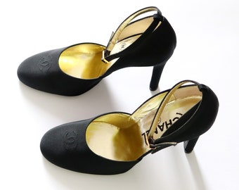 Auth CHANEL New Vintage Black High Heels with Iconic Chanel Logo | Round Toe | Size 37.5 | Made in France | Brand New, Never Worn | 1990s