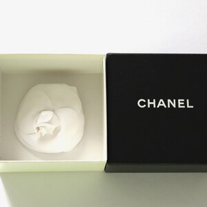 Auth CHANEL Haute Couture White Camellia Brooch Vintage Chanel Fabric Camellia Brooch/Pin with authentic Chanel plate made in France image 5