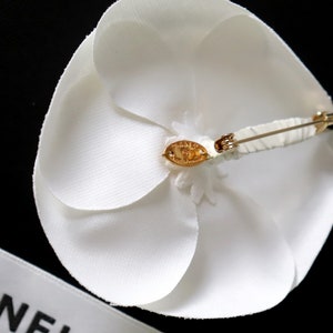 Auth CHANEL Haute Couture White Camellia Brooch Vintage Chanel Fabric Camellia Brooch/Pin with authentic Chanel plate made in France image 3