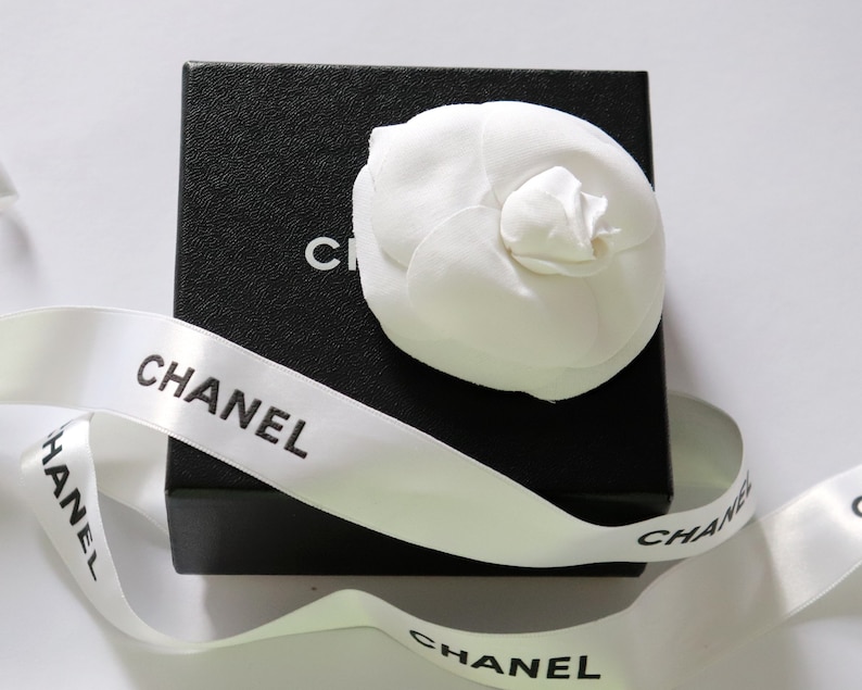 Auth CHANEL Haute Couture White Camellia Brooch Vintage Chanel Fabric Camellia Brooch/Pin with authentic Chanel plate made in France image 4