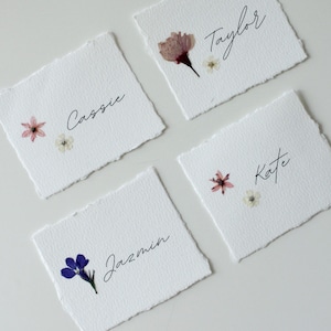 Marque-places pour mariage avec fleurs pressées, Marque-places floraux pour mariage, Décoration de table pour mariage rustique, Fête de fiançailles