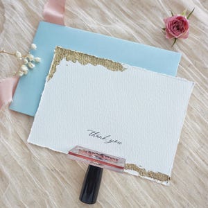 Biglietto di ringraziamento fatto a mano con foglia d'oro, biglietto di carta con bordo moderno e busta, biglietto di ringraziamento unico con timbro a mano, regalo minimalista per matrimonio chic