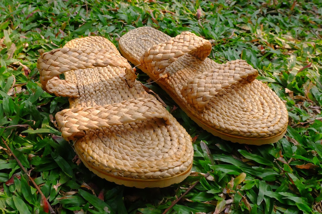 Straw Shoes/straw Slippers/thai Slippers/sandals Handmade/hyacinth