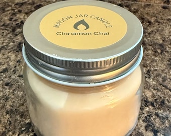 Vela aromática de canela y chai en tarro de cristal: cera de soja con aroma a té especiado.