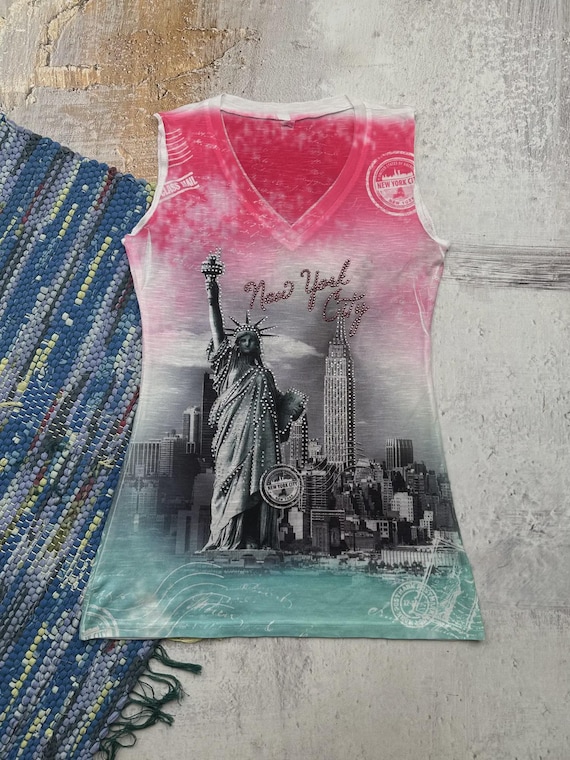 Vintage New York City Tank Top Statue of Liberty Graphic Y2K 